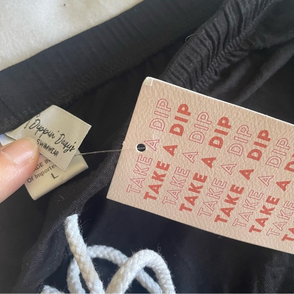 NWT Dippin’ Daisy’s Black Drawstring Shorts - Picture 3 of 4